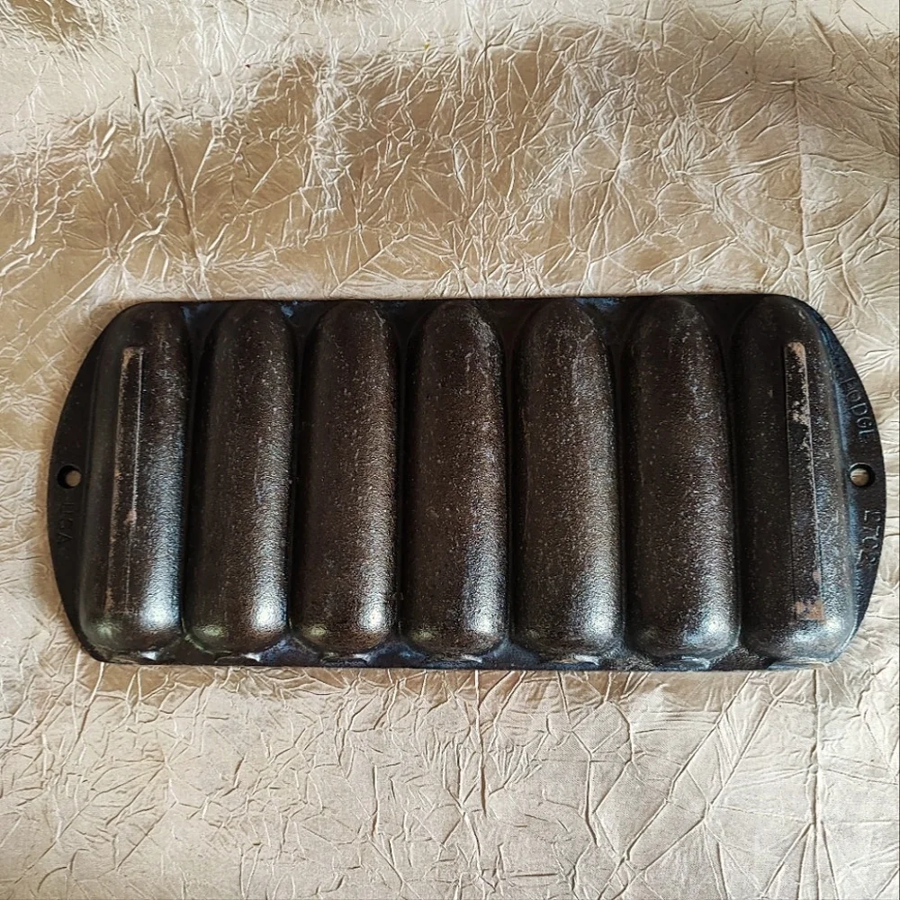LODGE 27C2 Cornbread Corn Bread  Heavy Cast Iron Baking Dish Pan Vintage USA